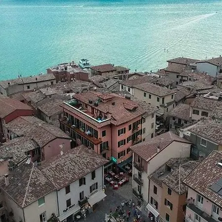 Di Garda Готель
